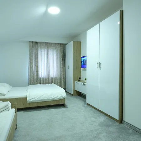 Star Gate Gostinjska kuća 3*
