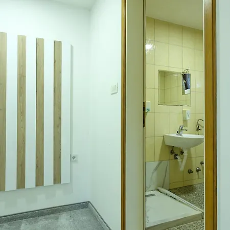 Star Gate Gostinjska kuća 3*